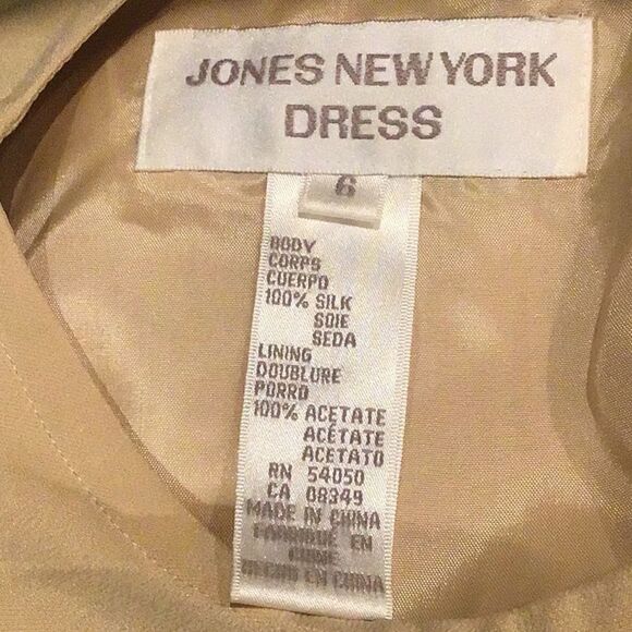 Jones New York Creamy Tan 100% Silk Minimalist Neutral Shift Dress NEW - Picture 13 of 14